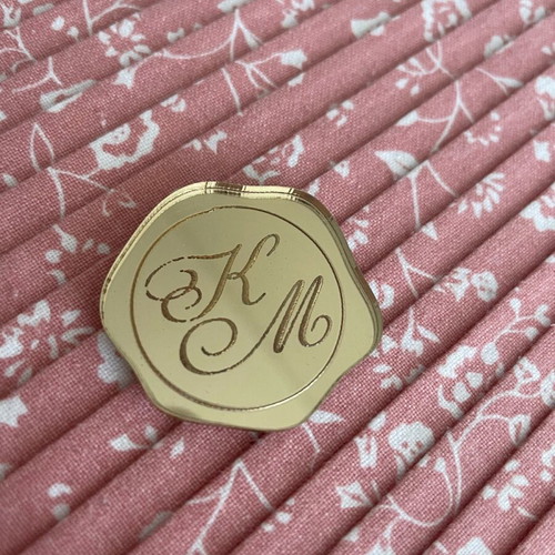 Plexiglass gold monogram wax seals K & M new, pack of 53