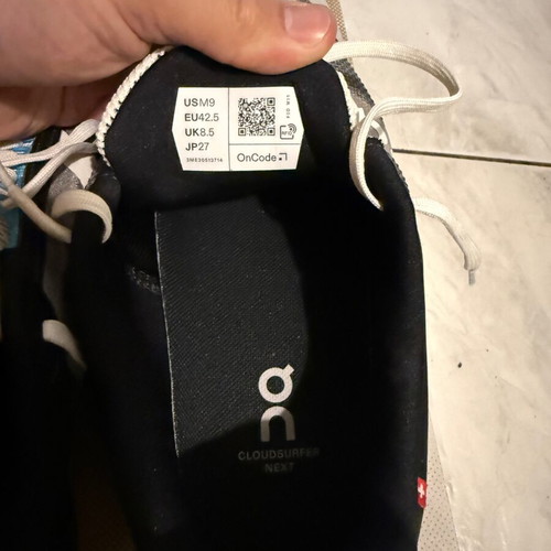 On Cloudsurfer Next Lumos sneakers size 42.5 like new black/dew