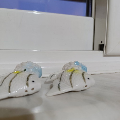 Fish-shaped salt and pepper shaker like new, porcelain