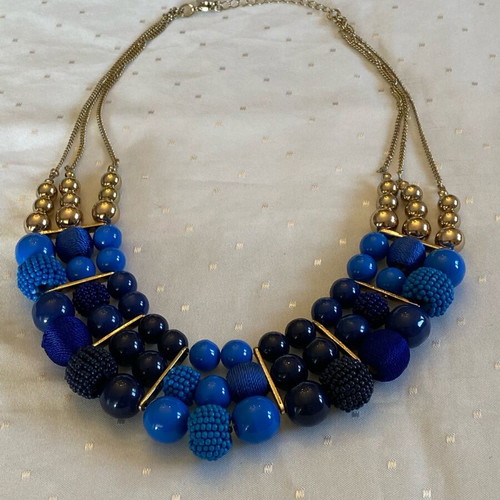Necklace with triple chains and beads new, blue and gold