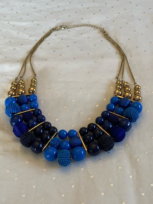 Necklace with triple chains and beads new, blue and gold