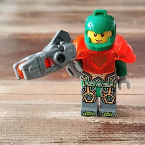 Lego Minifigure Nexo Knights nex068 Aaron used, trans neon orange armor