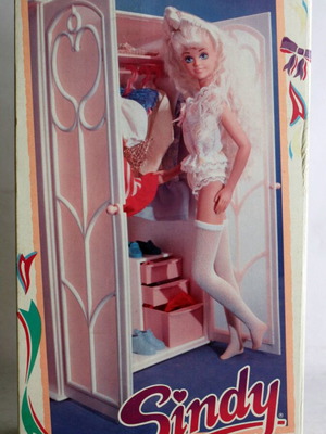 Vintage 1989 Sindy Wardrobe new with Hasbro hangers