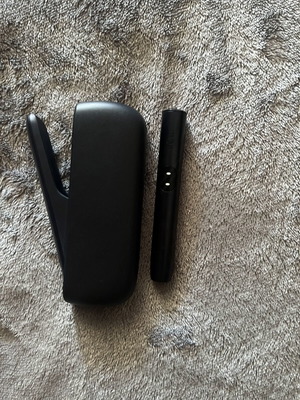 Iqos Illuma like new with box and manual