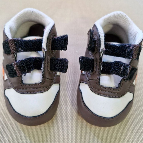 Reebok baby shoes size 18.5 like new