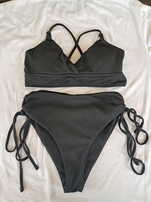Black ribbed bikini set used, size XS with light chest padding