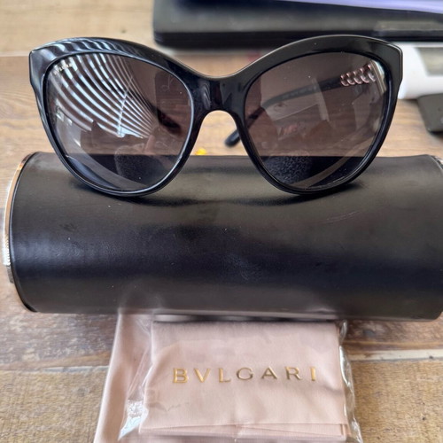 Bvlgari sunglasses like new, black