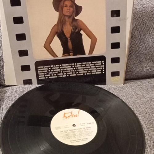 Vinyl records used, 2 Les Plus Célèbres Airs De Films by Hollywood Strings Orchestra
