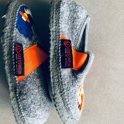 Giesswein slippers used for boys multicolor