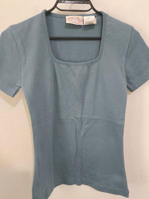 Set of 3 identical blouses new, size S