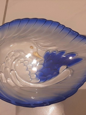 Large platter with swan motif like new