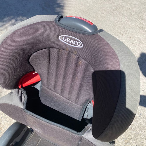 Graco children's car seat used with armrests and drink holders