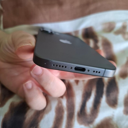 I Phone 17 black, like new, 256GB, 20+ MP camera