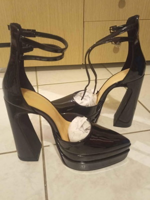 Mia black patent leather pumps size 38