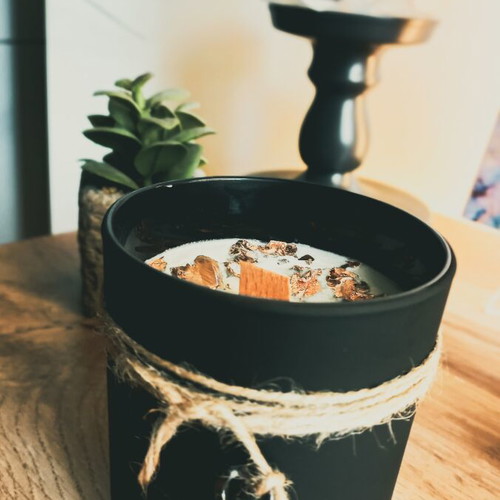 Soy candle in black matte glass container, vanilla - black orchid scent