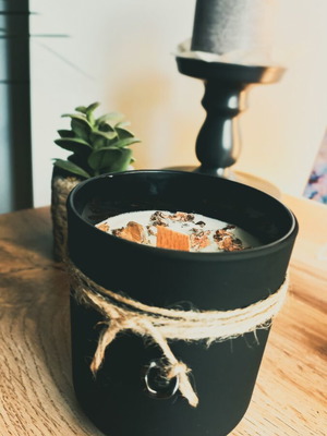 Soy candle in black matte glass container, vanilla - black orchid scent