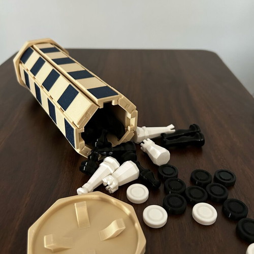 Folding chess set like new, 17.5 cm with modern and classic pieces