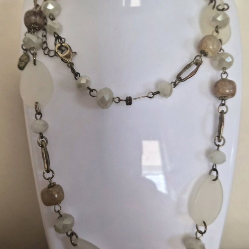 Long beaded necklace like new, beige and white shades
