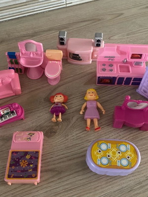 Dollhouse furniture with 2 figures used