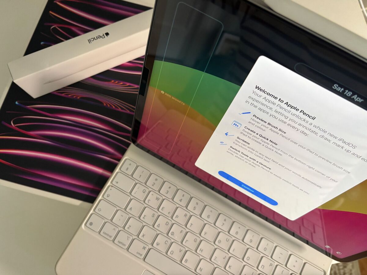 Apple iPad Pro 2022 12.9 like new with… - € 830,00 - Vendora.cy