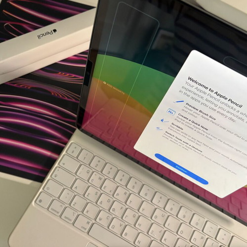 Apple iPad Pro 2022 12.9 σαν καινούργιο με Apple Pencil 2ης γενιάς και Magic Keyboard
