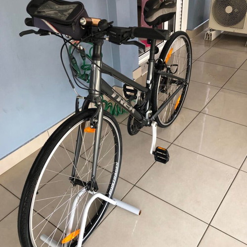 Trek Fx1 women's bicycle like new, small, with accessories