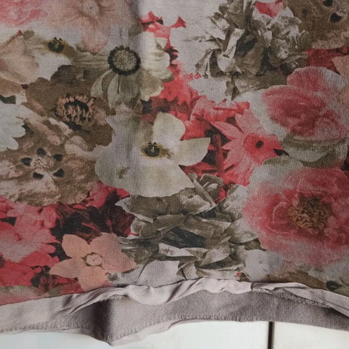 Slim hoodie with flowers in khaki shades one size
