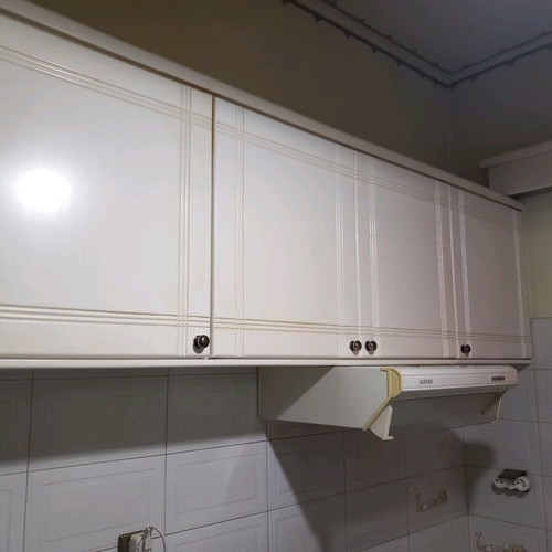Kitchen cabinets white, like new