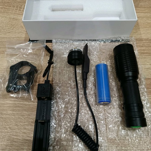 Rechargeable LED flashlight 1 M0DE with control cable, gun mount, charger and battery