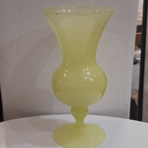 Uranium opaline vase from 1930-1940, used