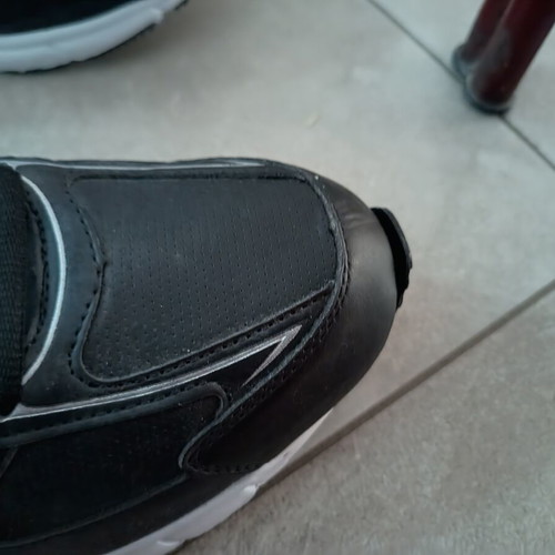 Men's waterproof athletic shoes size 46, black and white