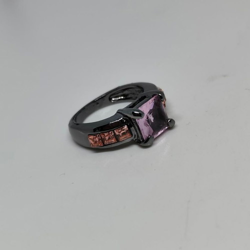 Ring with purple central crystal and pink details in black metal like new