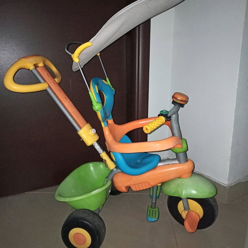 Children's tricycle like new with handle