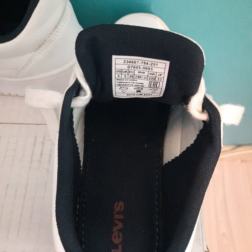 Levi's white sports shoes like new, size 36