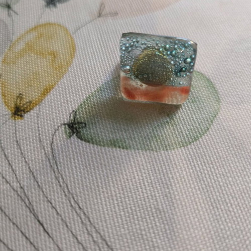 Ring made of liquid glass with adjustable size like new, multicolored