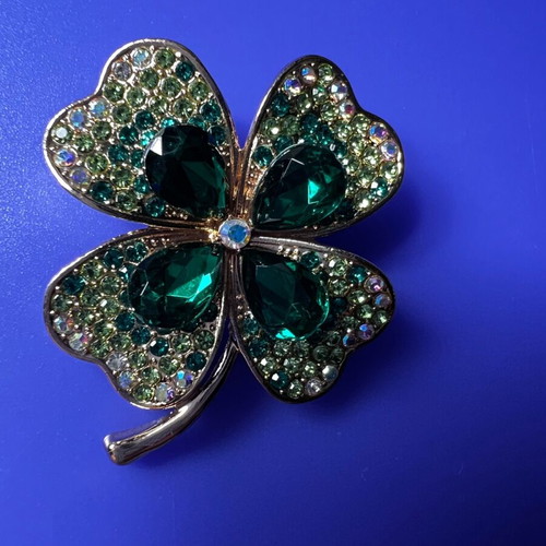 Brooch with green rhinestones new