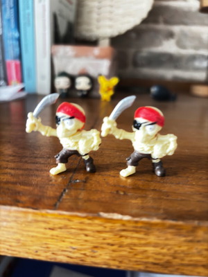 Pirate figures, small