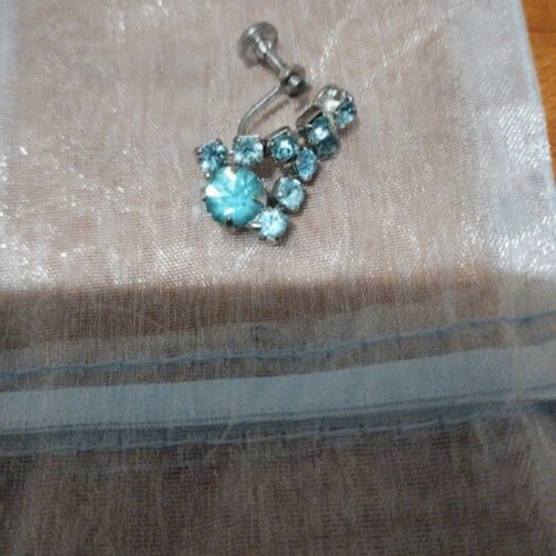 Single earring like new, turquoise, dated 1970