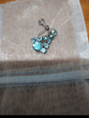 Single earring like new, turquoise, dated 1970