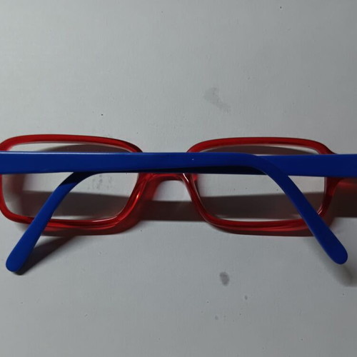 Children's glasses used, red and blue