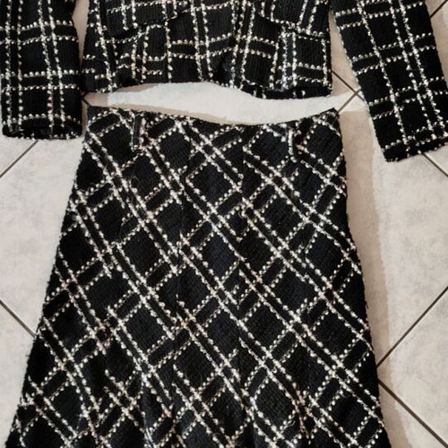 Bouclé black and white skirt and jacket set size L like new