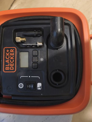 Συμπιεστής αέρα αυτοκινήτου Black and Decker 12V μεταχειρισμένος