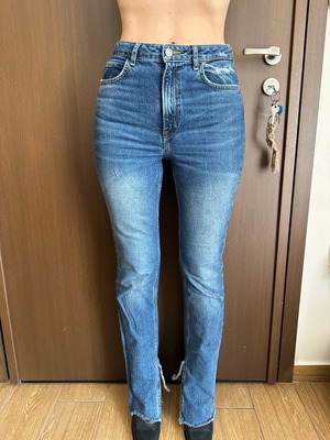 Zara jeans new No 38, regular waist, slit hem