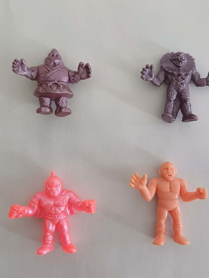Aliens like new pack of 4 pieces