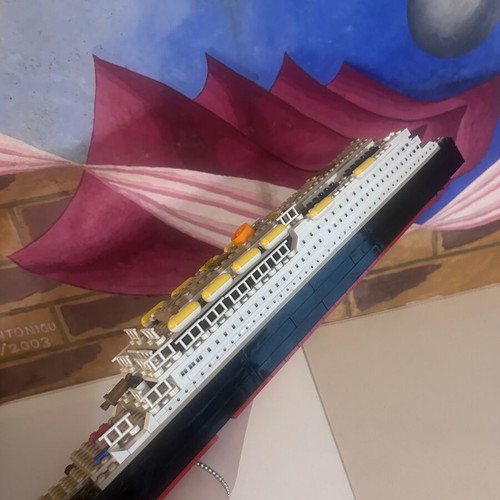 Titanic Model Ship COBI like new