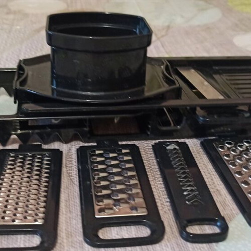 Multicutter like new with five cutting attachments
