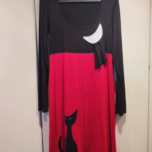 Simple Fashion midi dress used, black and red with sewn designs