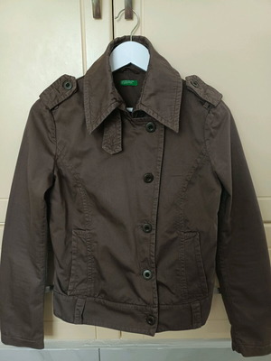 Γυναικείο jacket Benetton καφέ σαν καινούργιο, μέγεθος M/L