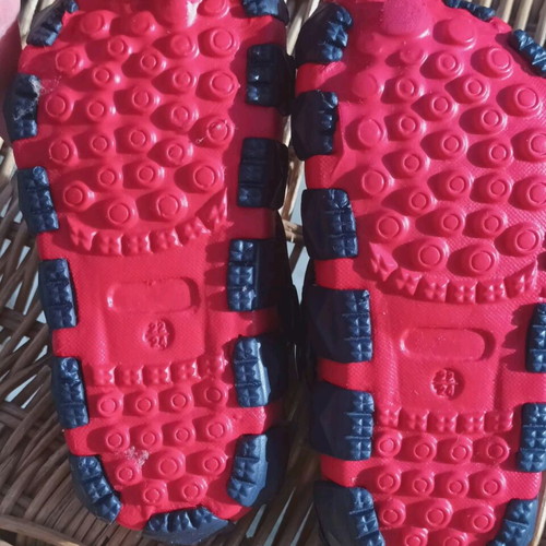 Boy's slippers size 22 like new