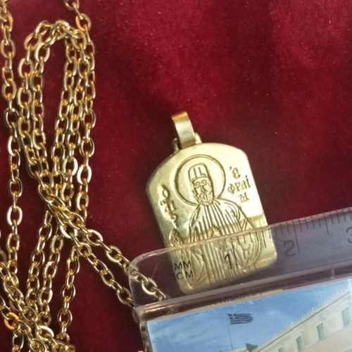 Gold-plated pendant amulet like new with faux chain 64cm